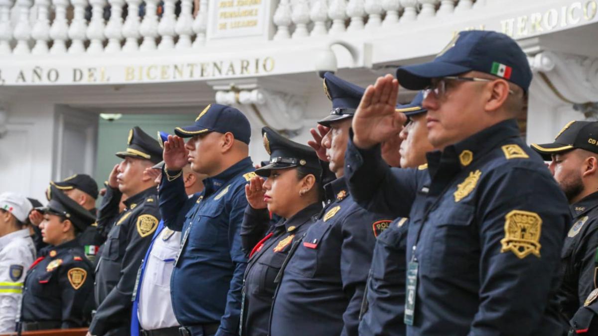 <![CDATA[Congreso de la CDMX entrega más de 100 medallas al mérito policial]]>