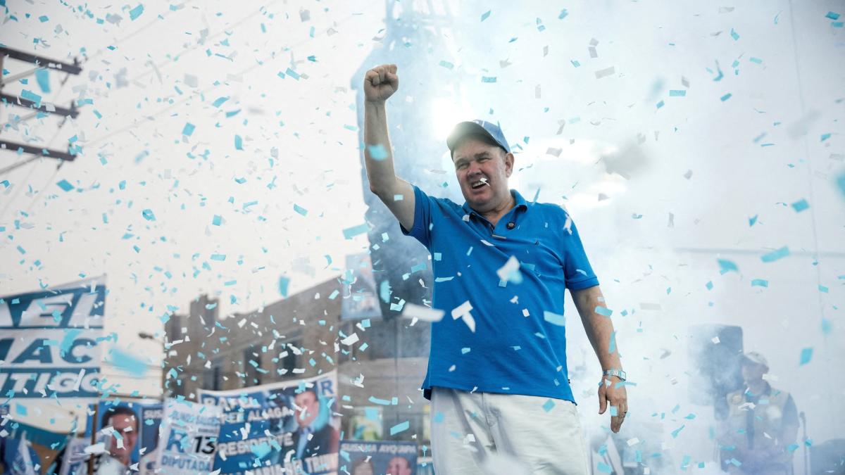 <![CDATA[Candidato ultraconservador pide declarar la 