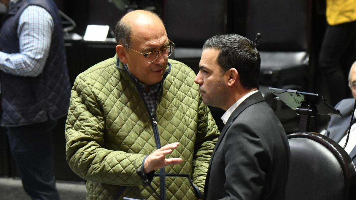 <![CDATA[Hacen entrevistas en medio de críticas]]>