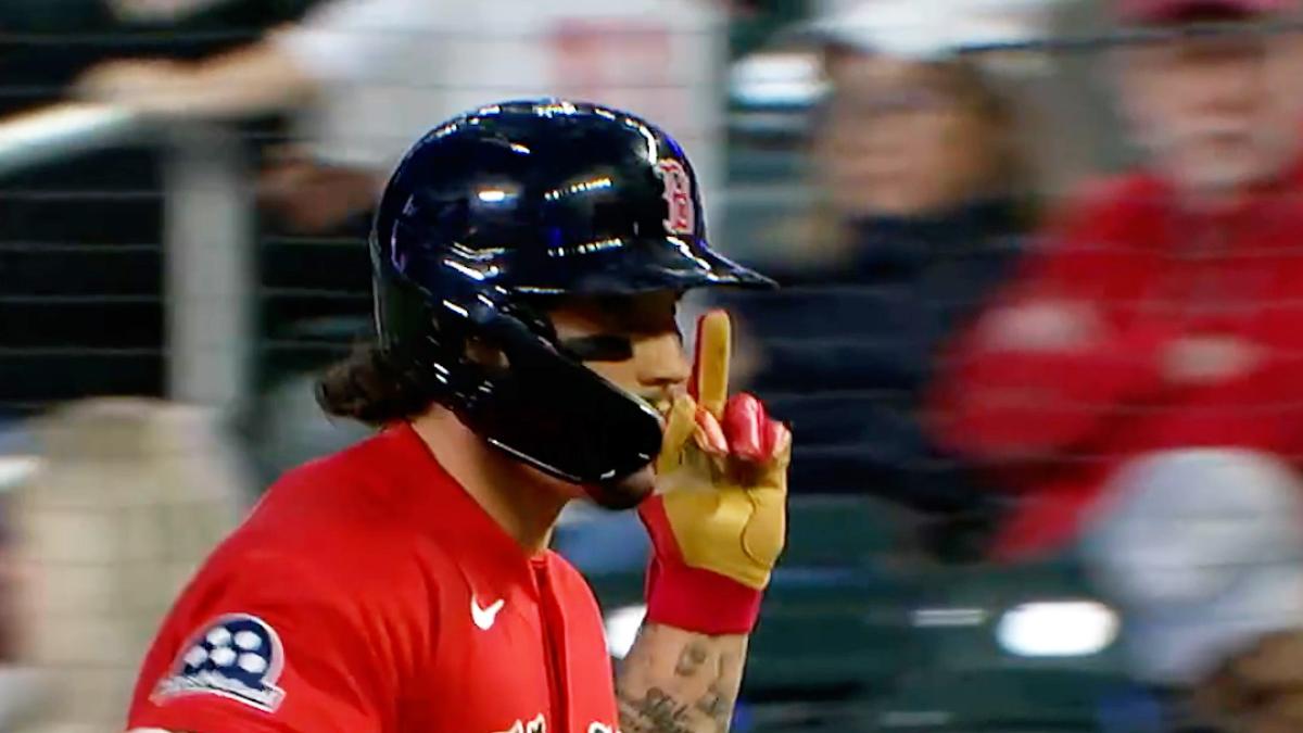 <![CDATA[El mexicano Jarren Duran responde con gesto obsceno a insulto sobre el suicidio en Minnesota]]>