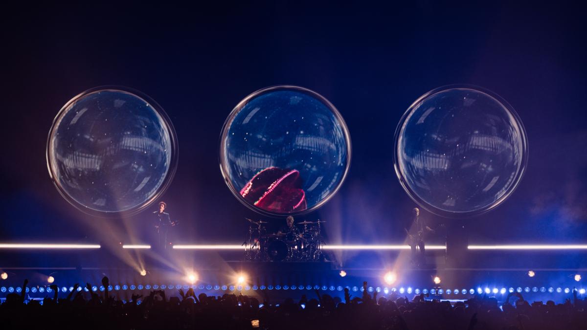 <![CDATA[De la furia al éxtasis: Soda Stereo llevó al público a la gloria, pese al retraso de más de 2 horas]]>