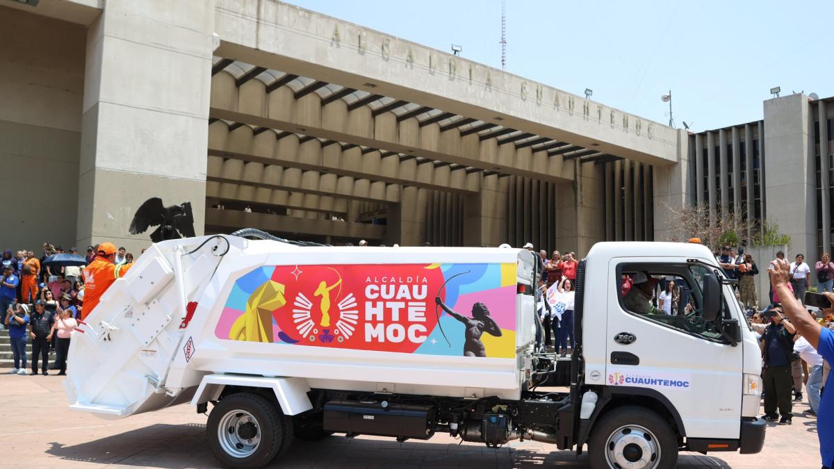 <![CDATA[Entregan camiones de basura en Cuauhtémoc]]>