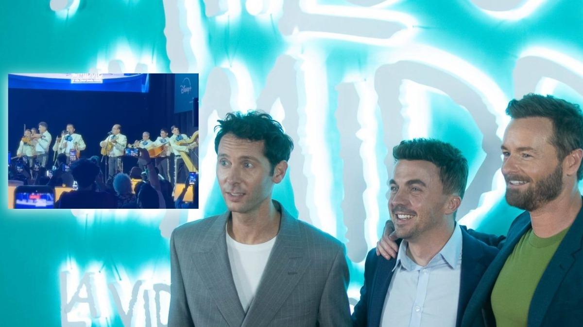 <![CDATA[Mariachis entonan la canción de 'Malcolm' y así reaccionaron los actores en CDMX]]>