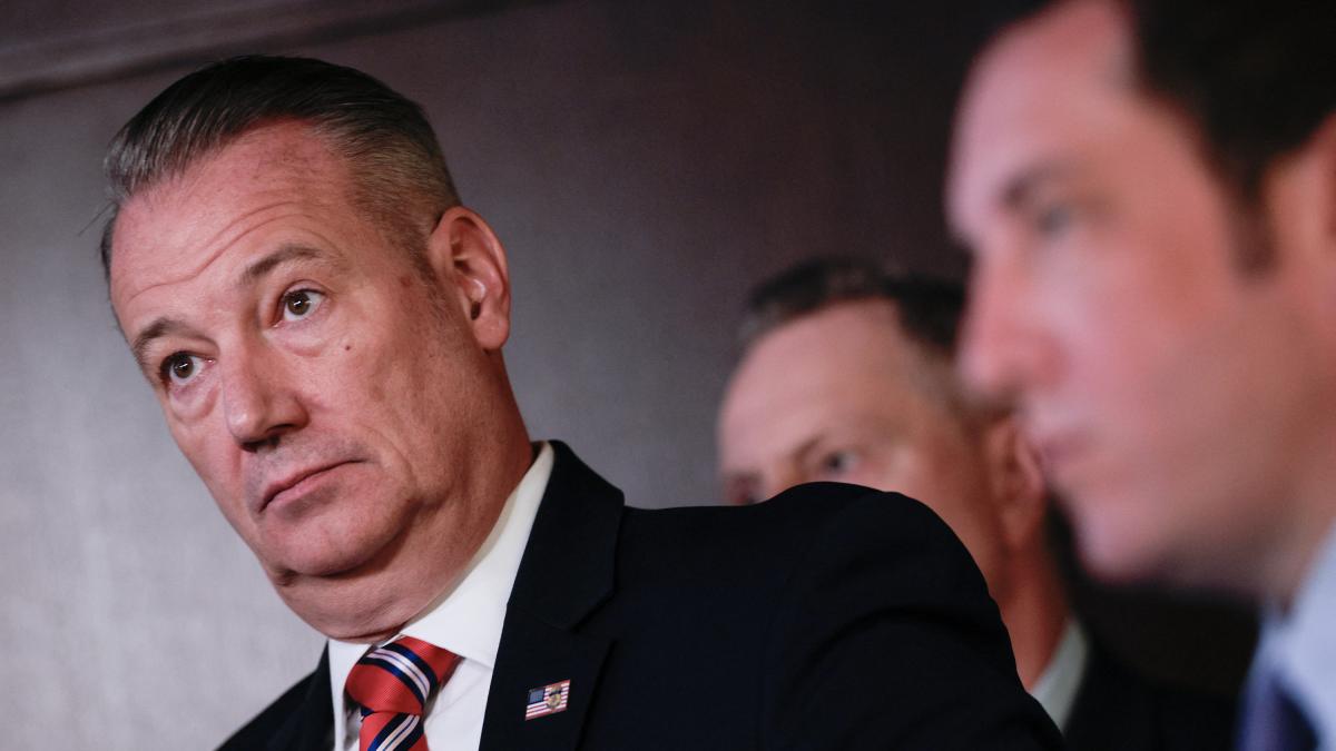 <![CDATA[Renuncia director del ICE tras meses de deportaciones masivas en Estados Unidos]]>