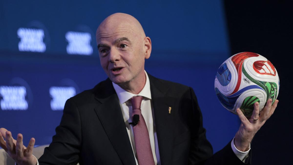 <![CDATA[Gianni Infantino no quita el dedo del renglón: 