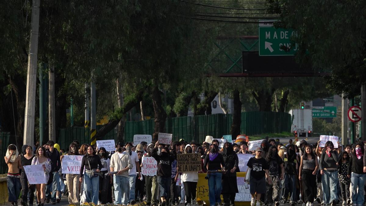<![CDATA[Vecinos de San José Insurgentes exigen frenar obra de vivienda social; denuncian irregularidades]]>