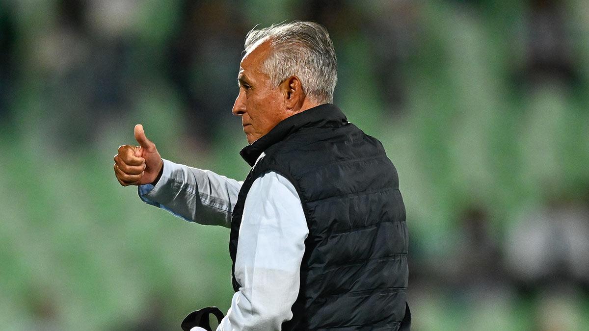 <![CDATA[Castigan a Sergio Bueno con multa y labor social por polémica sobre Katia Itzel]]>