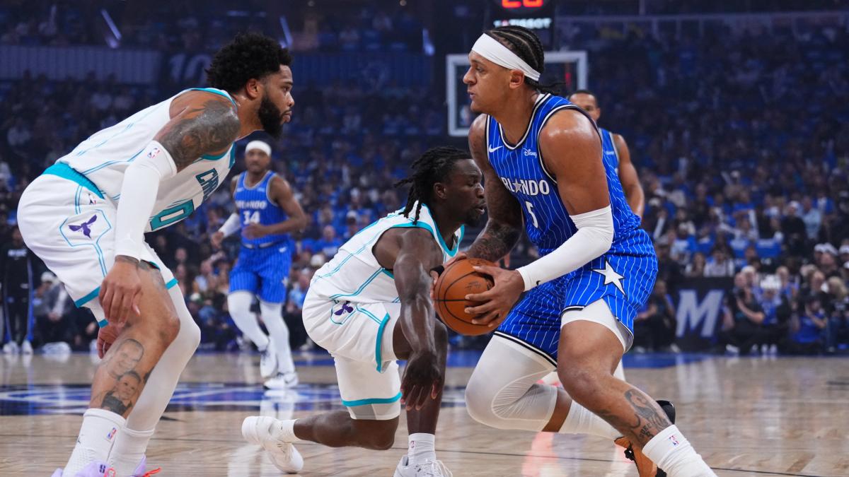 <![CDATA[Saludo en vivo pone en aprietos a narradoras de la NBA y desata polémica en redes]]>