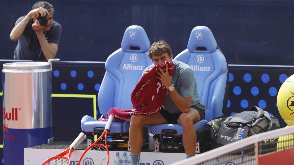 <![CDATA[Tragedia y gloria: Flavio Cobolli vence a un top 3 y se derrumba en lágrimas de tristeza]]>