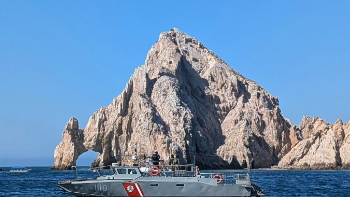 <![CDATA[Semar apoya rescatan a personas en altamar de BCS]]>