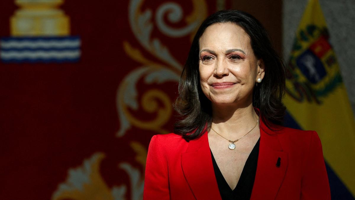 <![CDATA[Machado reúne a miles en Madrid y pide alistarse para volver a Venezuela]]>