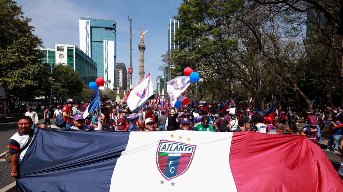 <![CDATA[Atlante festeja 110 años con multitudinaria caravana en CDMX previo a su regreso a Liga MX]]>