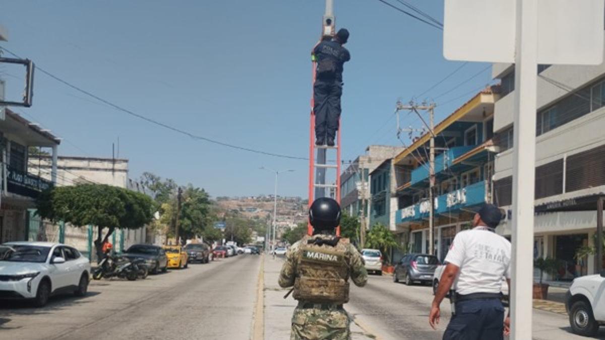 <![CDATA[Desmantelan cámaras de videovigilancia instaladas por criminales en Salina Cruz]]>