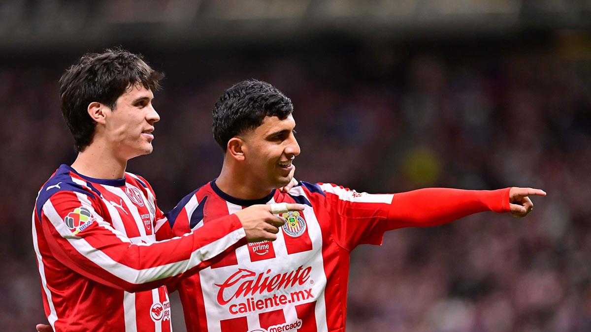 <![CDATA[Chivas sigue de líder y hace historia con goliza al Puebla]]>