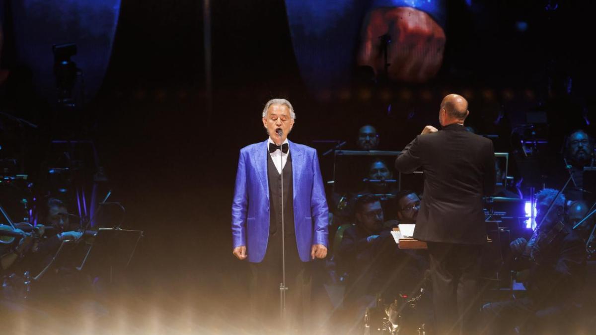 <![CDATA[Noche histórica en el Zócalo: Andrea Bocelli fusiona ópera y cumbia con Los Ángeles Azules]]>