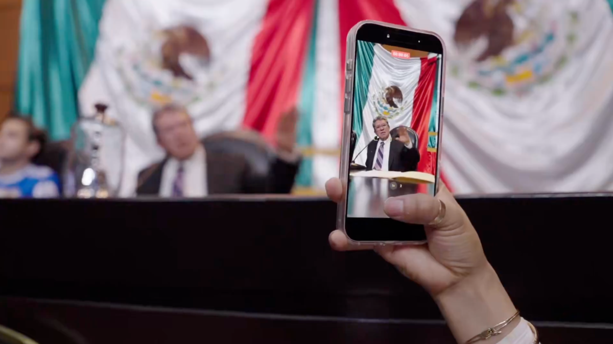 <![CDATA[“Debatan fuerte”: Monreal toma protesta a Diputados Juveniles y llama a renovar liderazgos]]>