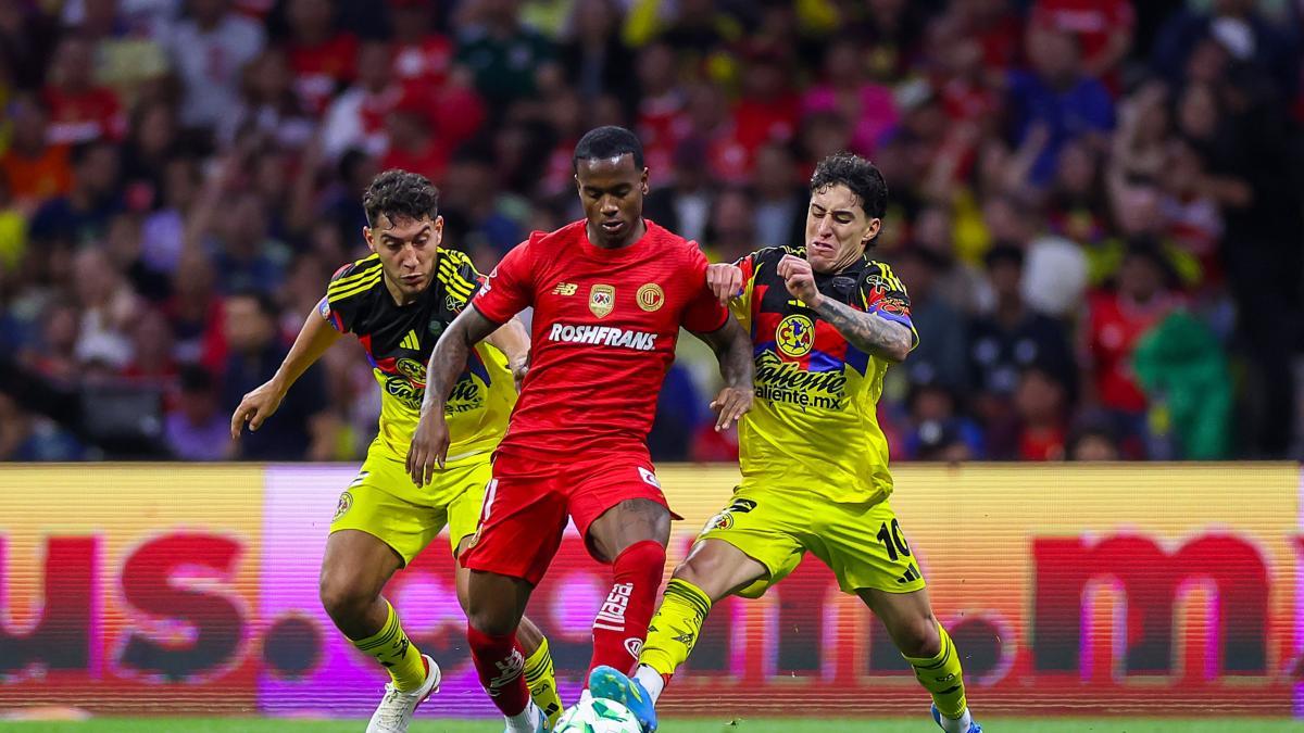 <![CDATA[Escándalo: Helinho sufre graves insultos racistas tras pelea en el América vs Toluca]]>