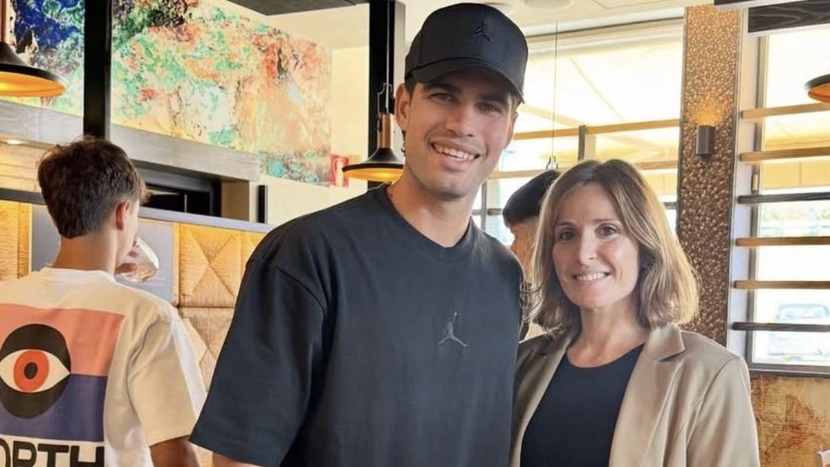 <![CDATA[La imagen que confirma lo peor para Carlos Alcaraz: ¿Se pierde Roland Garros?]]>