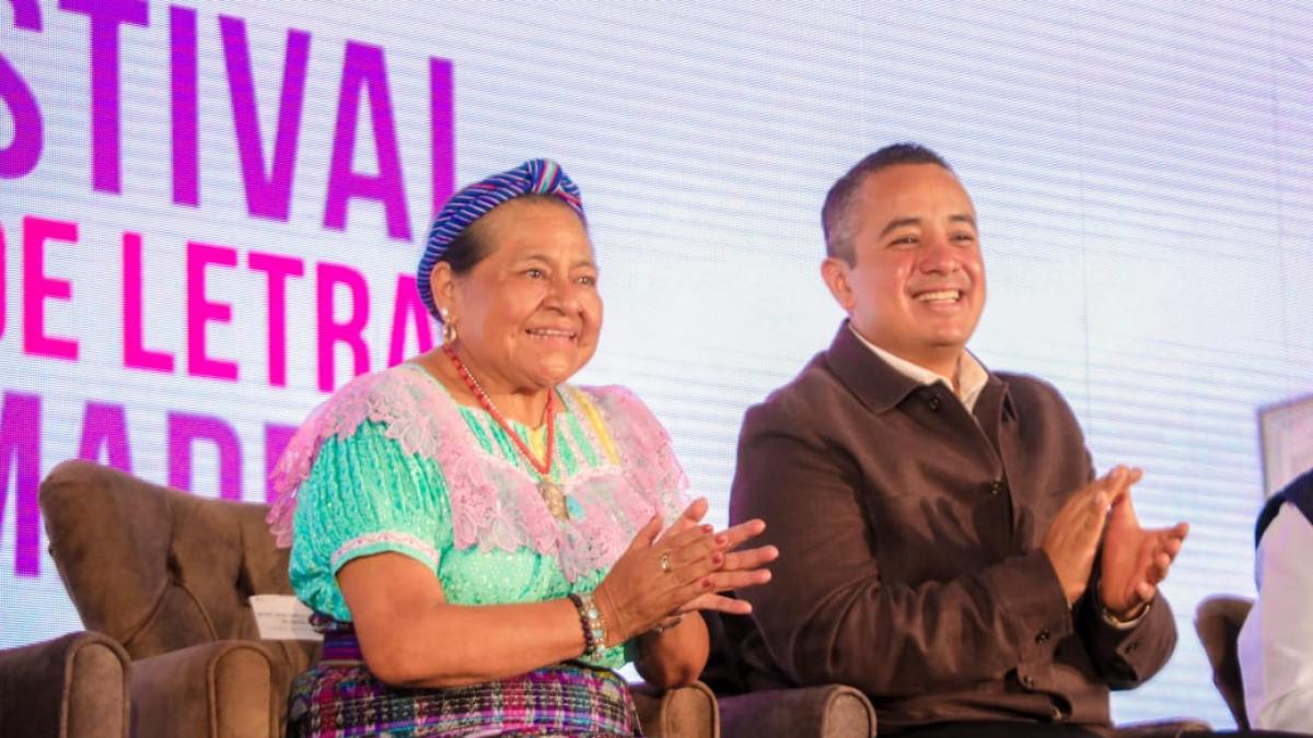 <![CDATA[Janecarlo Lozano y Rigoberta Menchú clausuran la FILGAM con un mensaje de paz]]>