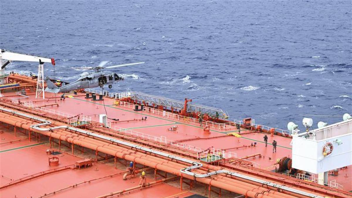 <![CDATA[Fuerzas armadas de Estados Unidos abordan petrolero sancionado por suministrar a Irán | VIDEO]]>