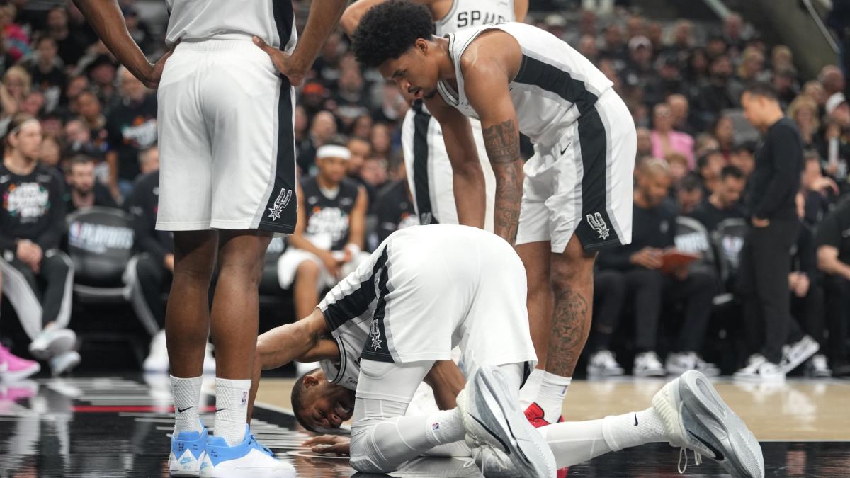 <![CDATA[Victor Wembanyama entra en el protocolo de conmoción y es baja para el Juego 2 de playoffs de la NBA]]>