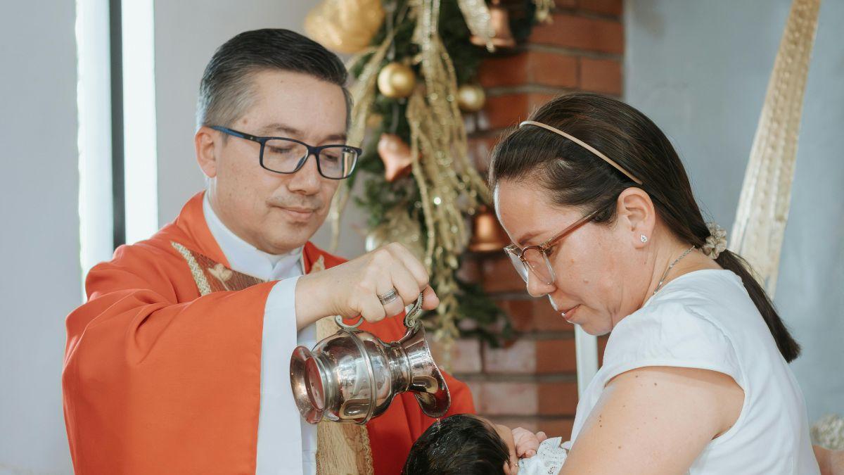 <![CDATA[¿Te eligieron padrino? Esto necesitas cumplir para un bautizo en México]]>