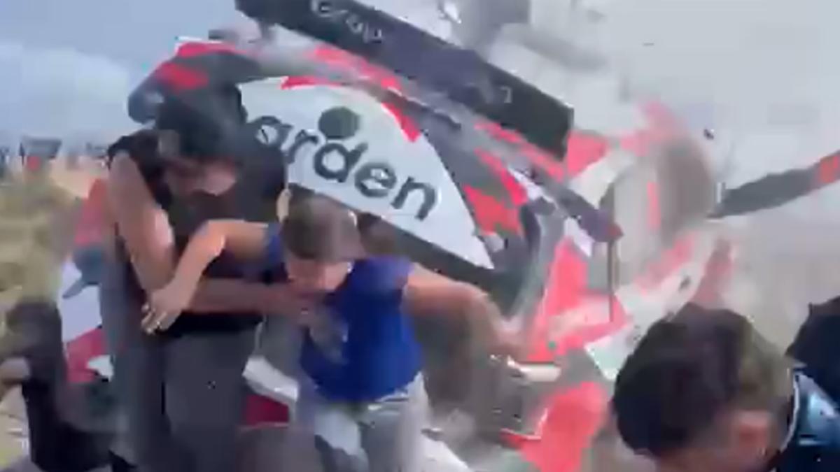 <![CDATA[Auto sale disparado contra el público del Rally Sudamericano dejando un muerto | VIDEO]]>