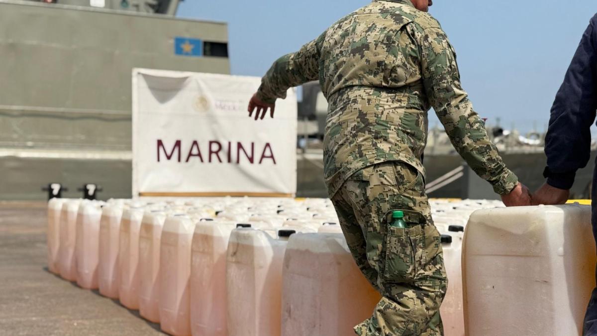 <![CDATA[Semar asegura combustible ilegal en costas de Michoacán]]>