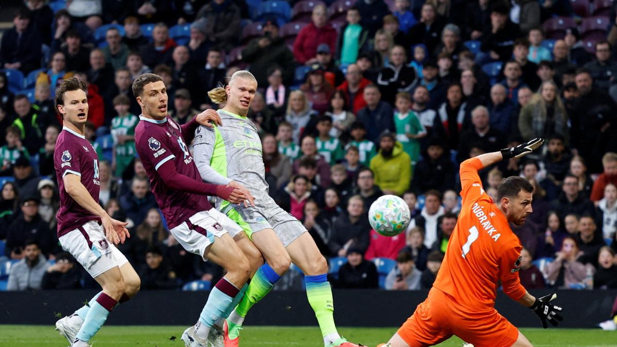 <![CDATA[¡Batalla al rojo vivo! El Manchester City asalta el liderato de la Premier League]]>