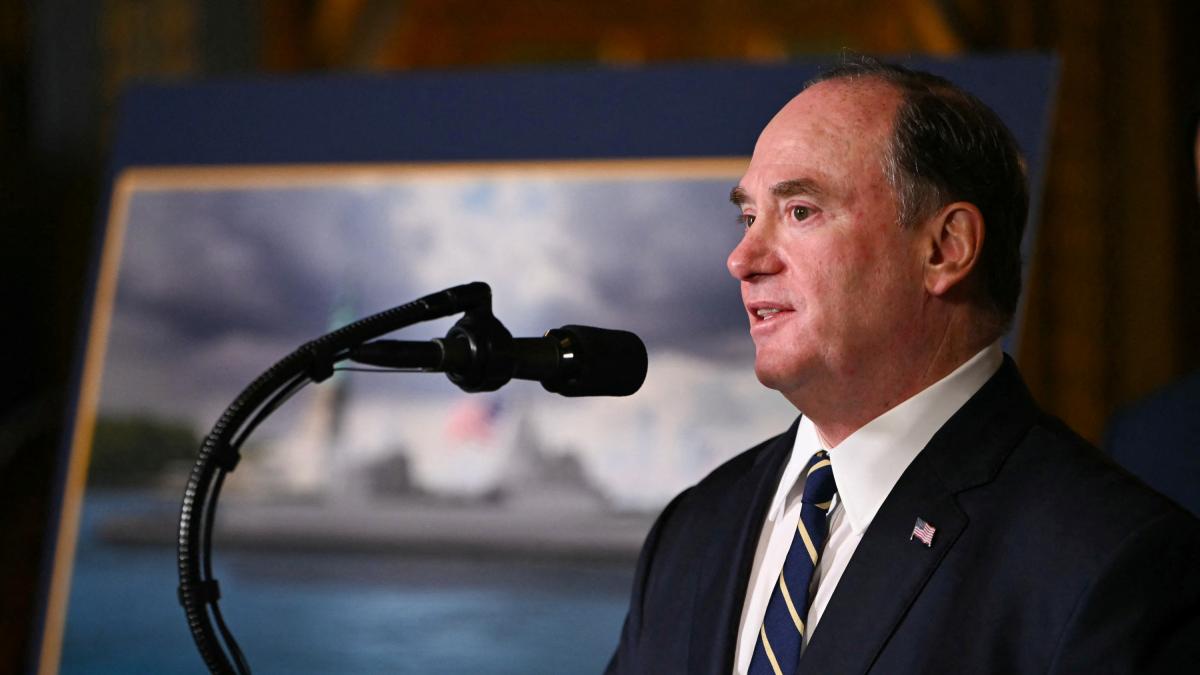 <![CDATA[Renuncia secretario de la Marina de EU John Phelan; Pentágono no explica salida]]>