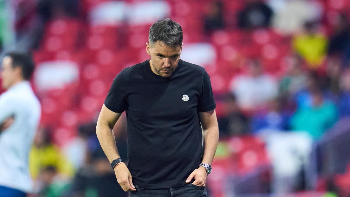 <![CDATA[Expertos revientan a la directiva de Cruz Azul por el despido de Nicolás Larcamón]]>