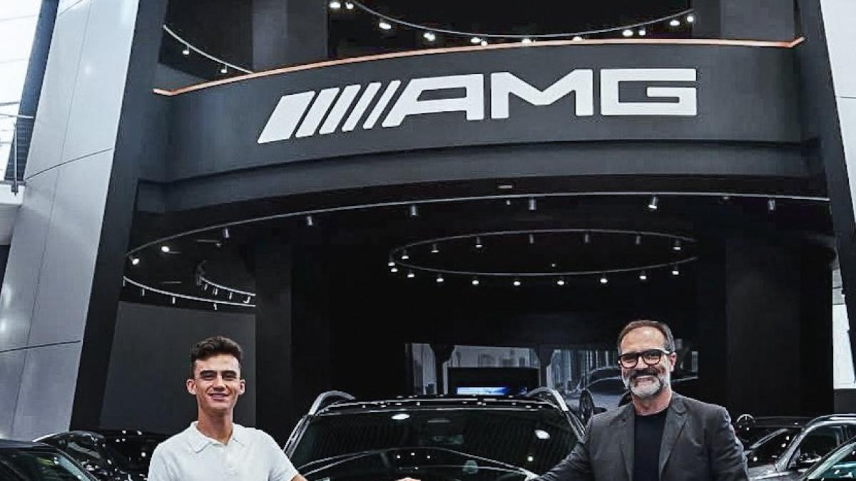 <![CDATA[Isaac del Toro, lesionado pero premiado: recibe lujosa camioneta Mercedes en pleno parón]]>