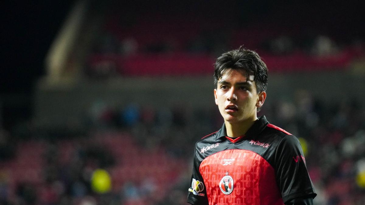 <![CDATA[Gilberto Mora impulsa a Xolos: Tijuana vence 3-1 a Pachuca y sueña con la liguilla]]>