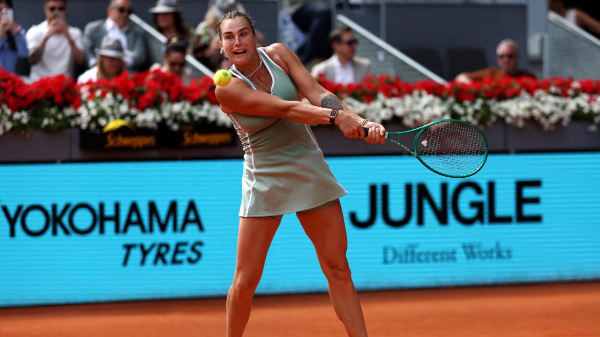 <![CDATA[Aryna Sabalenka impone su jerarquía en un debut de contrastes en Madrid]]>