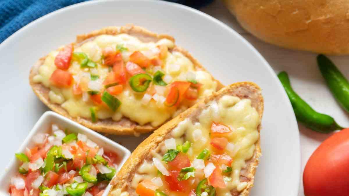 <![CDATA[Molletes para el desayuno: cómo transformar el clásico en un manjar gourmet]]>