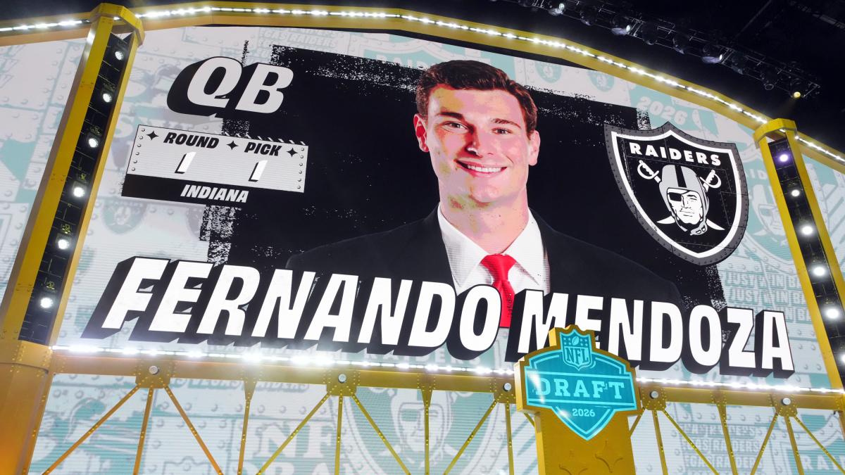 <![CDATA[El quarterback Fernando Mendoza asume el trono: es la nueva primera selección del Draft de la NFL]]>