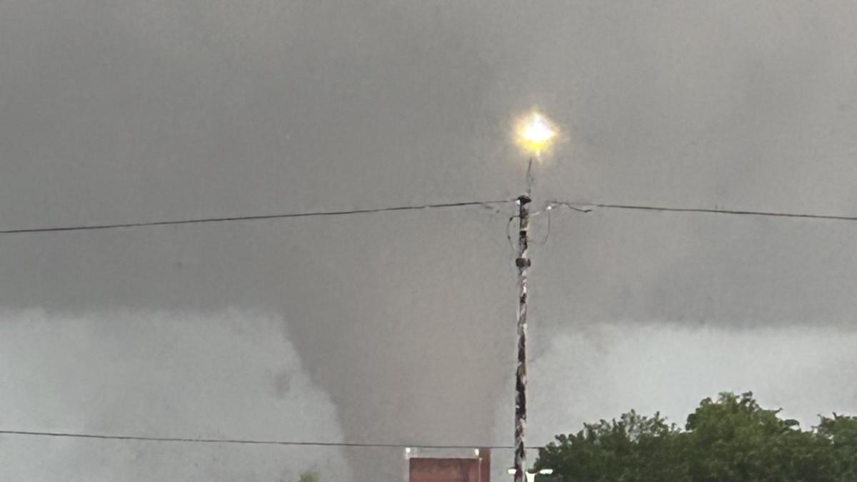 <![CDATA[Poderoso tornado destruye viviendas y deja varios heridos en Oklahoma | VIDEO]]>