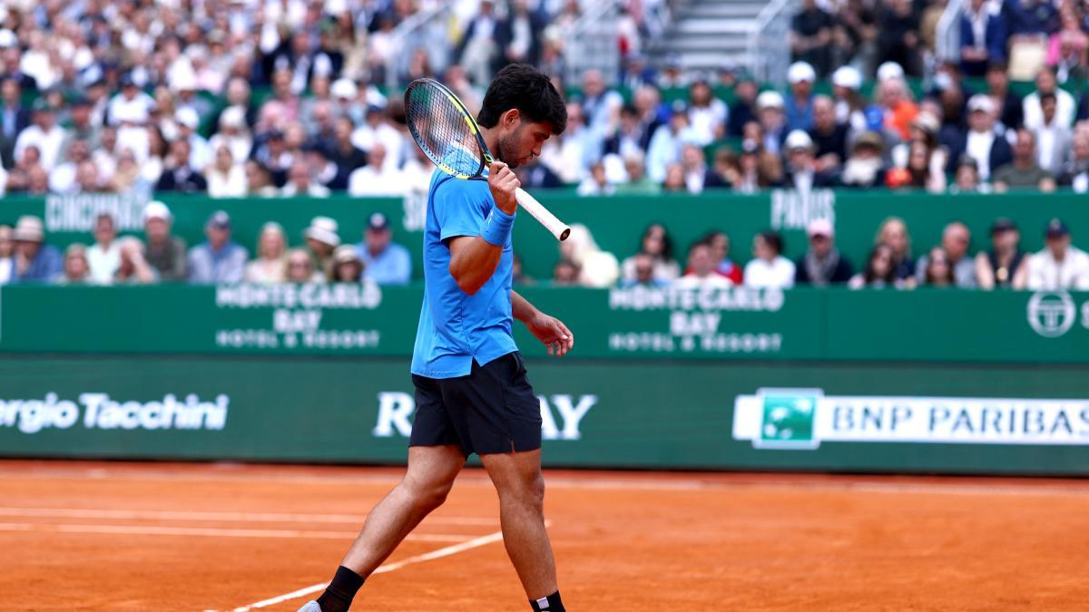 <![CDATA[Carlos Alcaraz anuncia su baja de Roland Garros por lesión]]>
