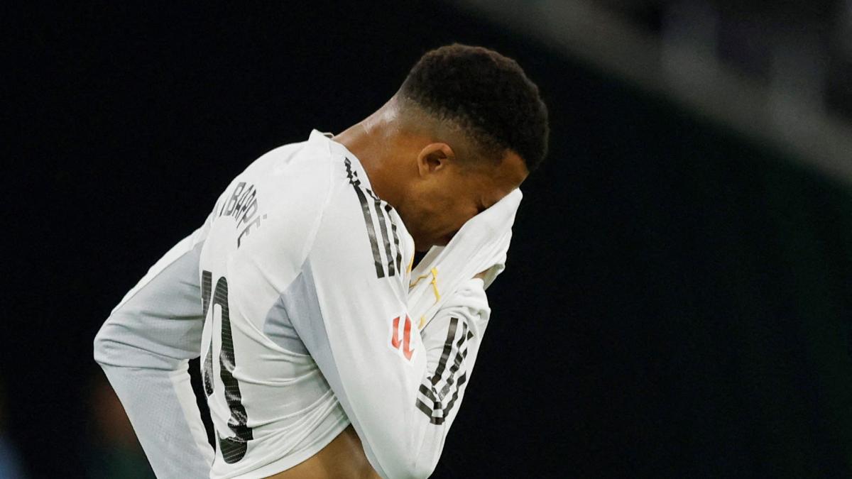 <![CDATA[¿Qué tiene Mbappé? El reporte médico tras abandonar el partido del Real Madrid ante Betis]]>