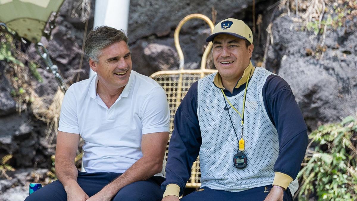 <![CDATA[Jefe de scouts del City Football Group visita entrenamiento de Pumas y convive con Efraín Juárez]]>