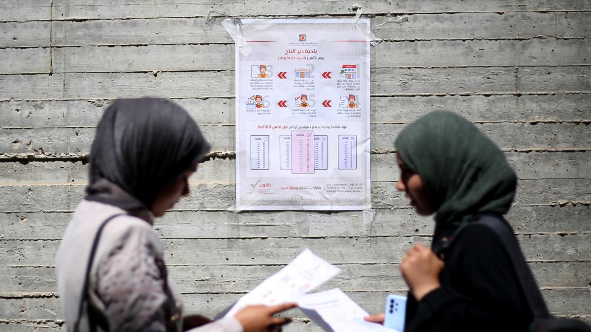 <![CDATA[Palestinos votan en Cisjordania y Gaza en primeras elecciones desde la guerra]]>