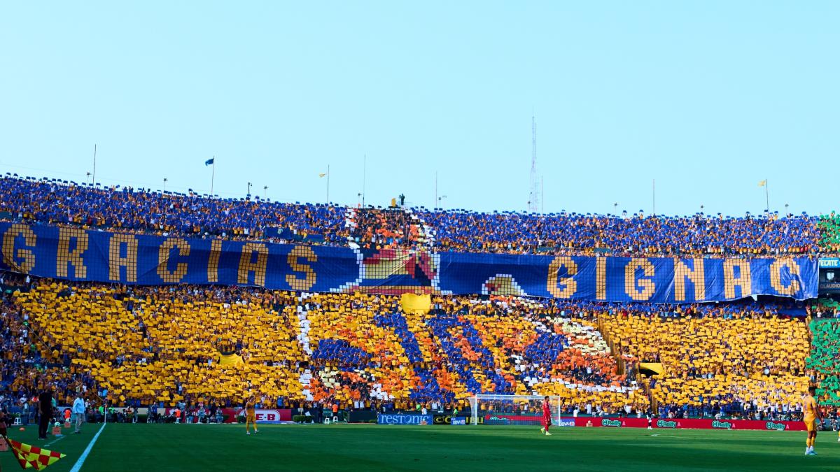 <![CDATA[¡Incomparable! Afición de Tigres regala impresionante mosaico a Gignac]]>