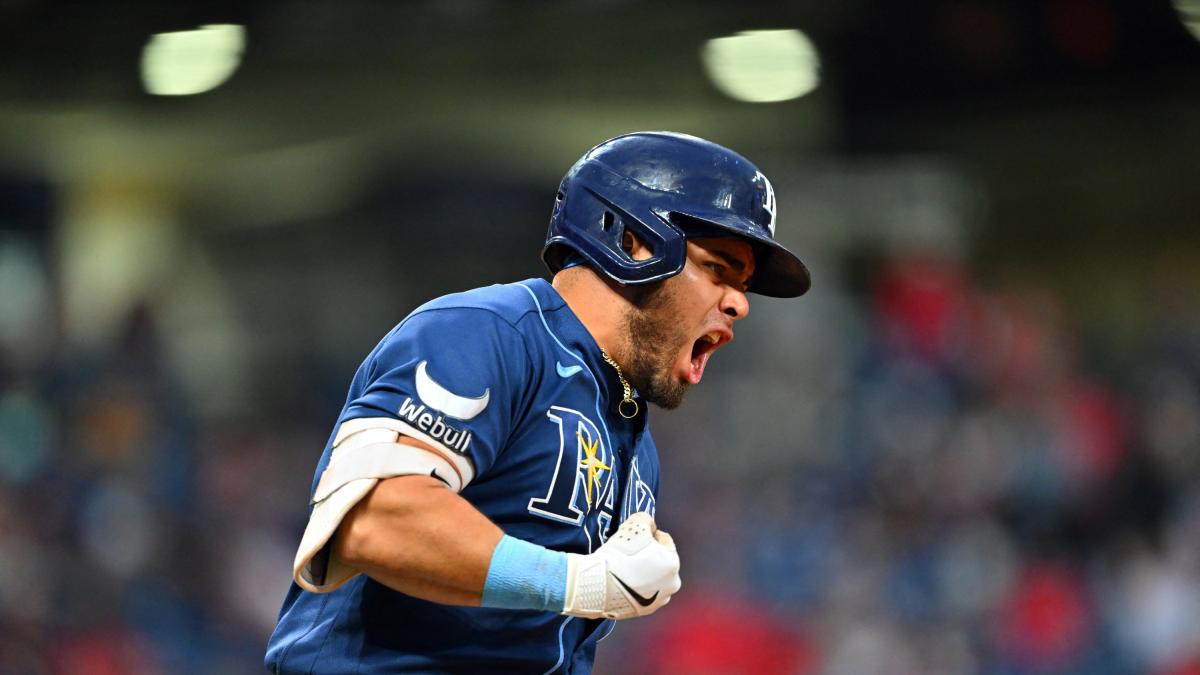 Jonathan Aranda enciende remontada de los Rays con su séptimo jonrón