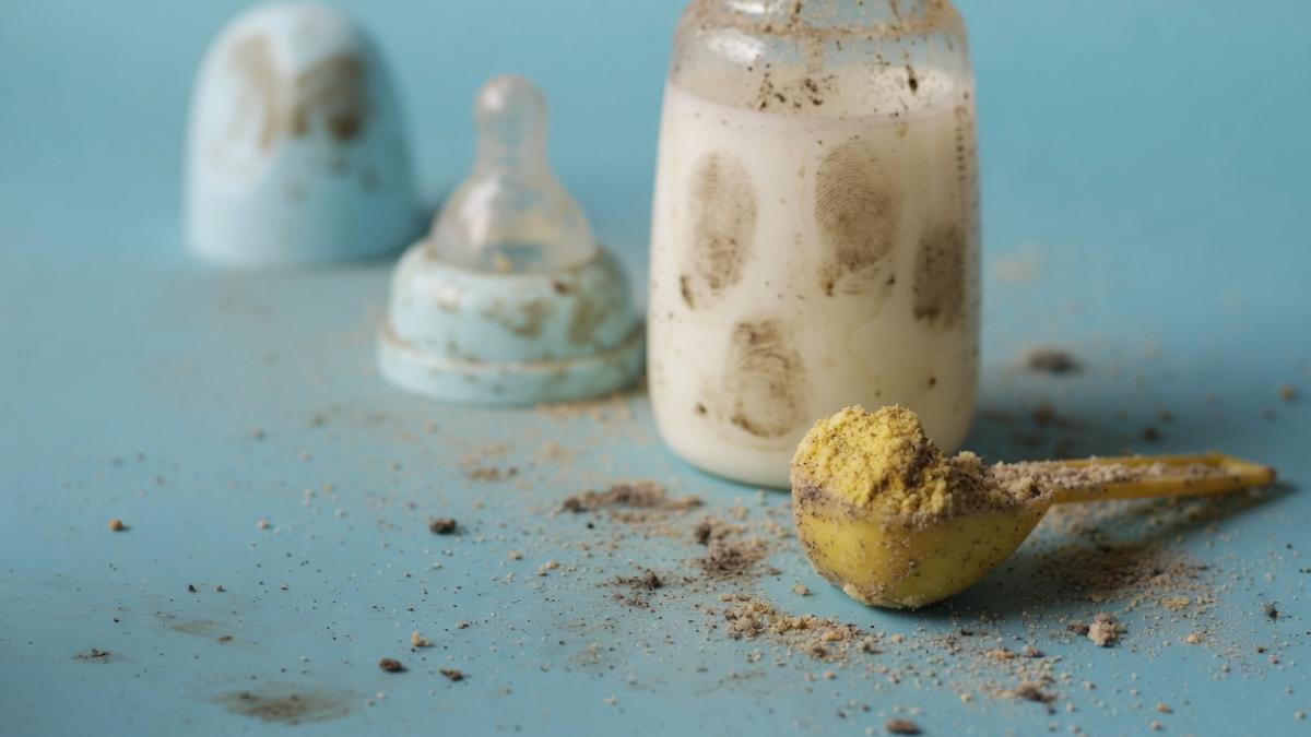<![CDATA[Retiro URGENTE de miles de latas de leche en polvo para bebés contaminada]]>