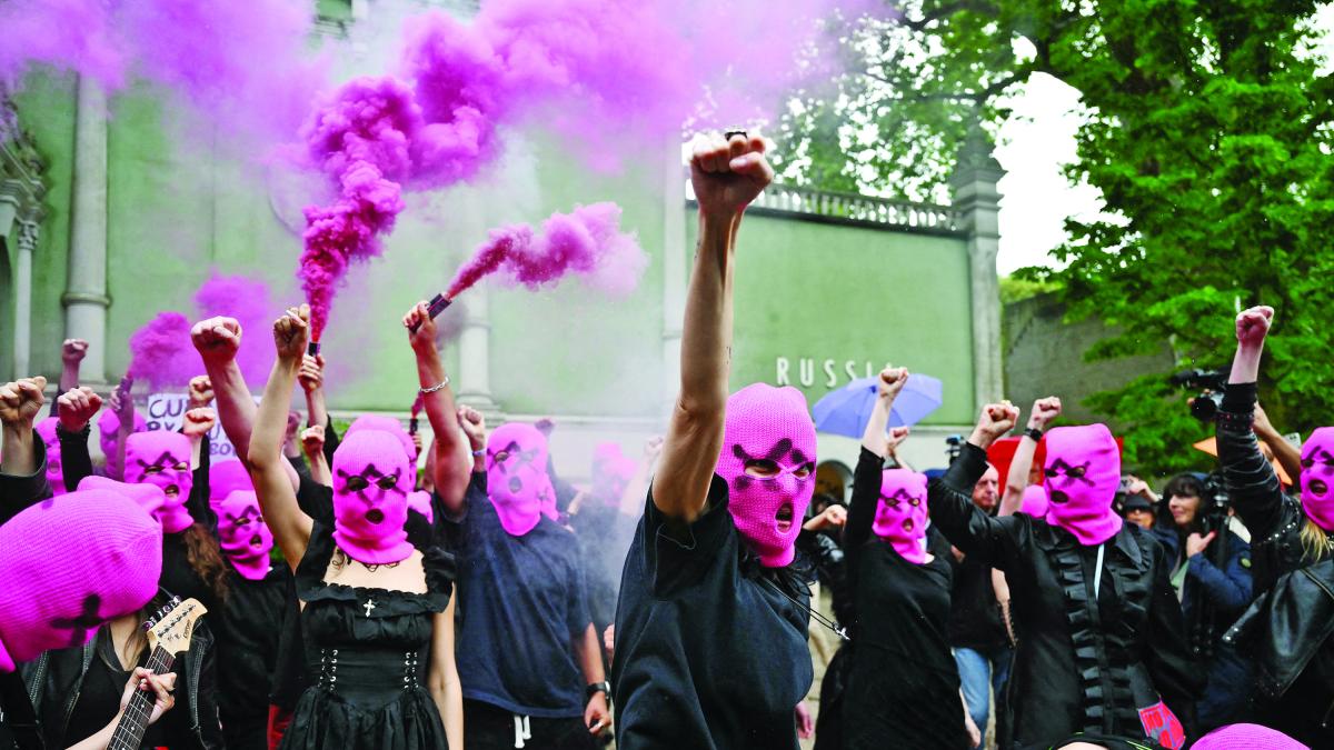 <![CDATA[Rusia desata una crisis en la Bienal de Venecia; arte bajo tensión]]>