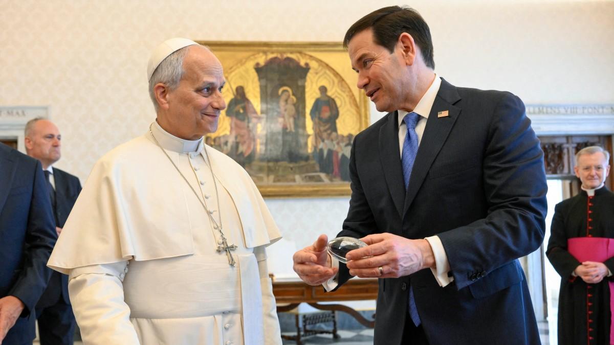 <![CDATA[Marco Rubio busca recomponer la relación con el Vaticano tras las críticas de Trump]]>