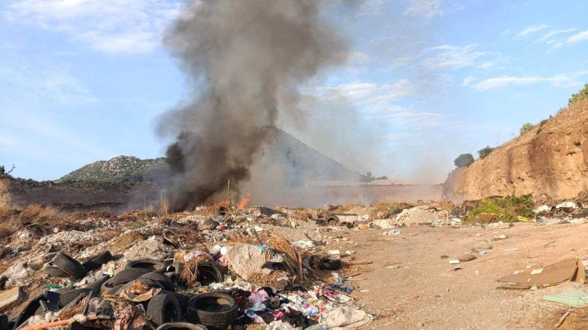 <![CDATA[Incendio en basurero clandestino provoca intensa movilización en Hidalgo]]>