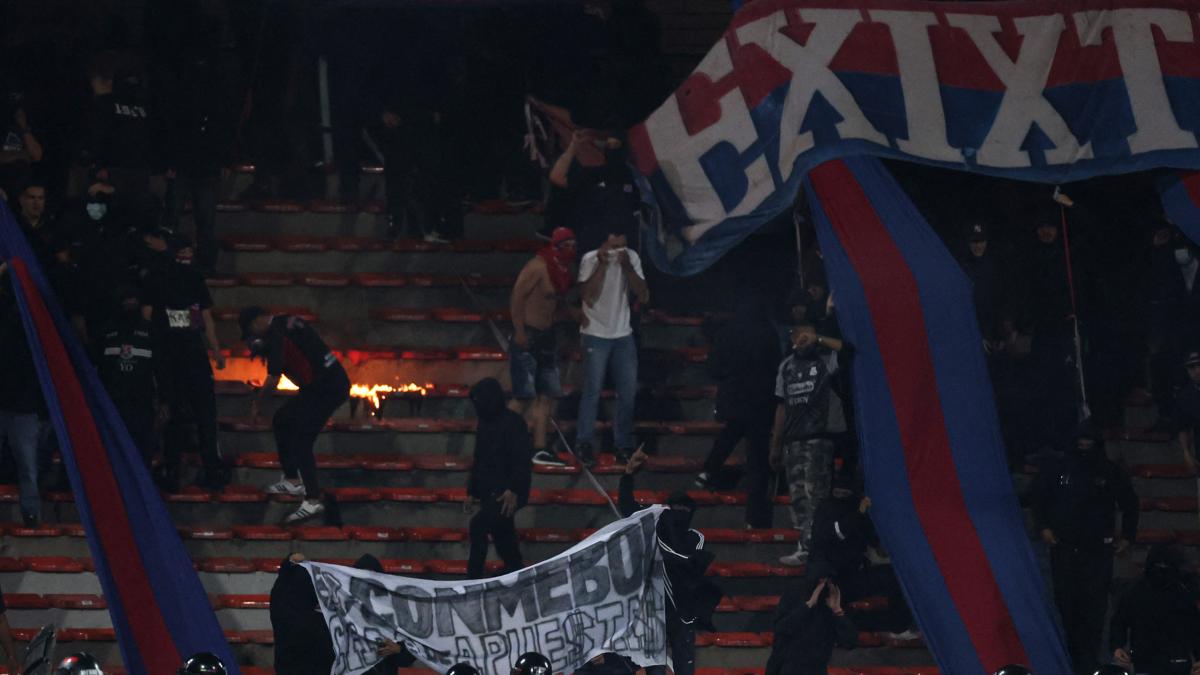 <![CDATA[VIDEO: Caos en Colombia provoca cancelación de partido de Copa Libertadores]]>