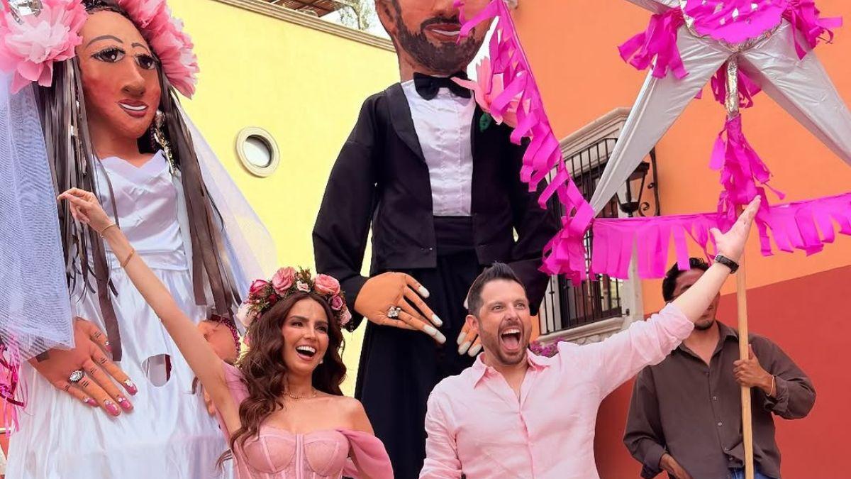 <![CDATA[La ‘Pinky boda’ es realidad: Así comenzó la increíble celebración de Karla Díaz y Dani Dayz]]>