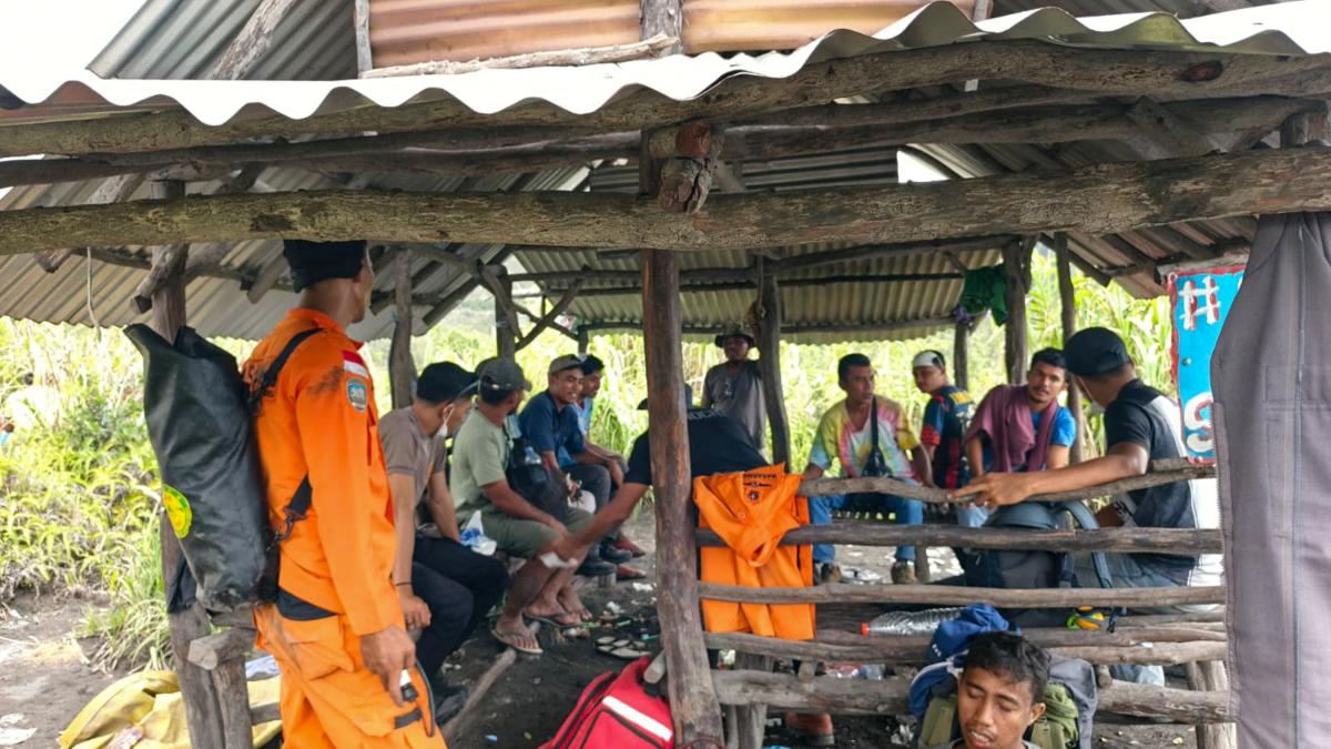 <![CDATA[Senderistas ignoran alertas y la erupción del Dukono deja tres muertos en Indonesia]]>